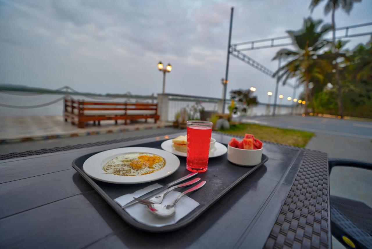Blu Missel By The River Ribandar ภายนอก รูปภาพ