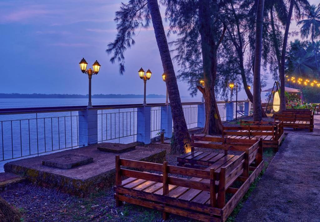 Blu Missel By The River Ribandar ภายนอก รูปภาพ